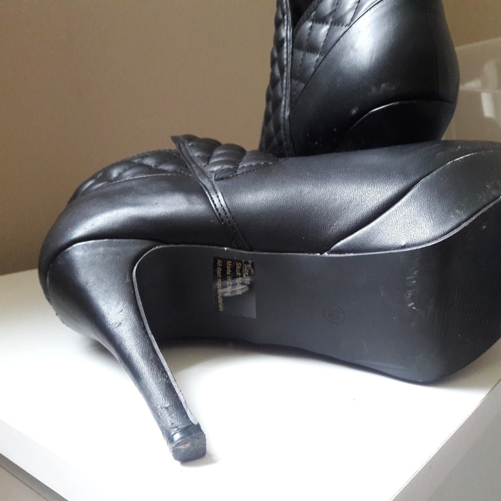 Shoes - Picture 2 of 4